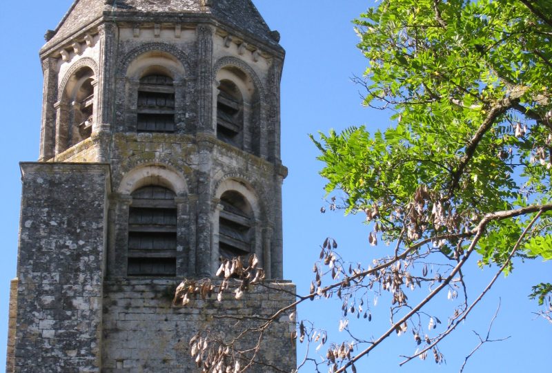 Romanesque church à La Garde-Adhémar - 1