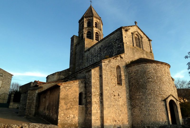 Romanesque church à La Garde-Adhémar - 0