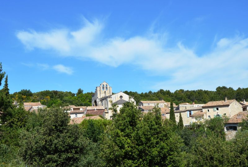 Eglise de style roman provençal à Saint-Restitut - 0