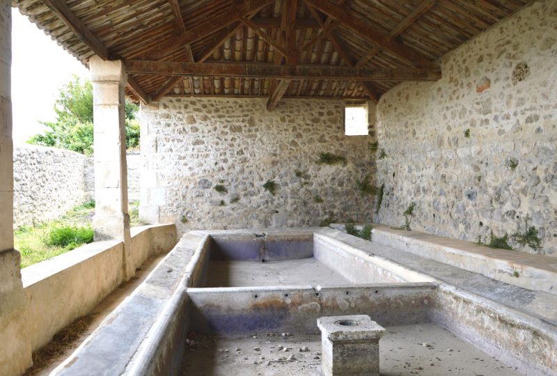 the washhouse à La Garde-Adhémar - 1