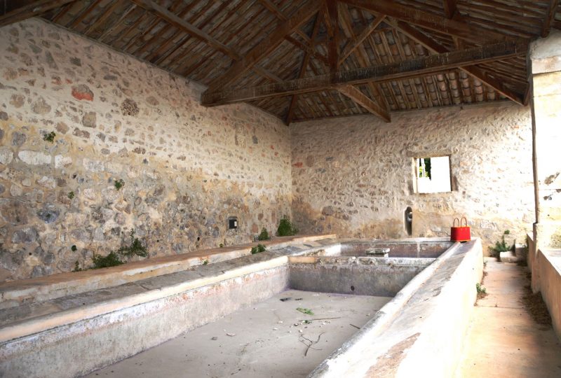 the washhouse à La Garde-Adhémar - 2
