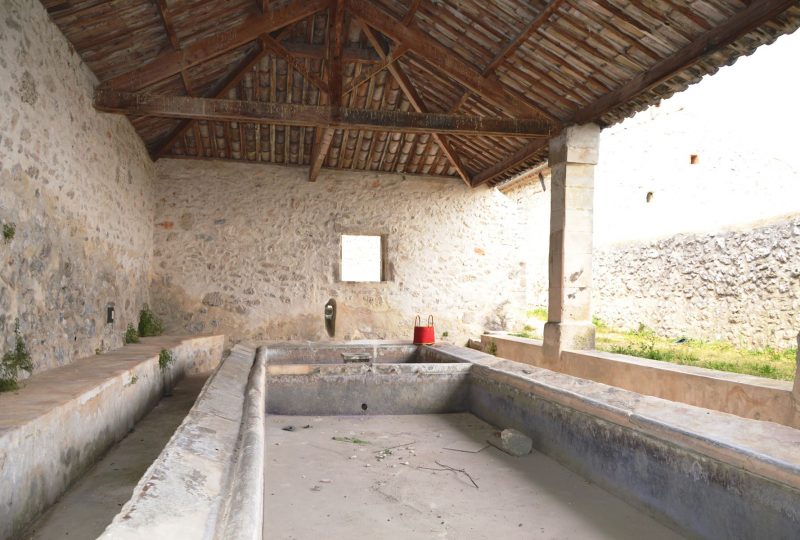 the washhouse à La Garde-Adhémar - 3